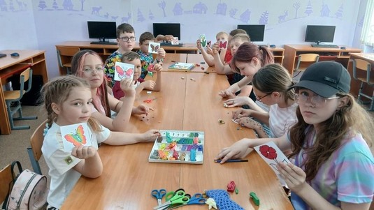 Анимация дети создают работы для мультика