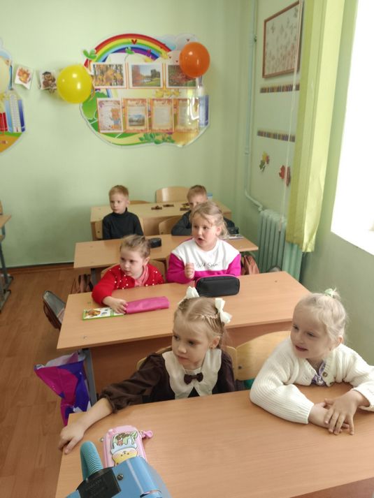 Родничок дети за партой другой ряд