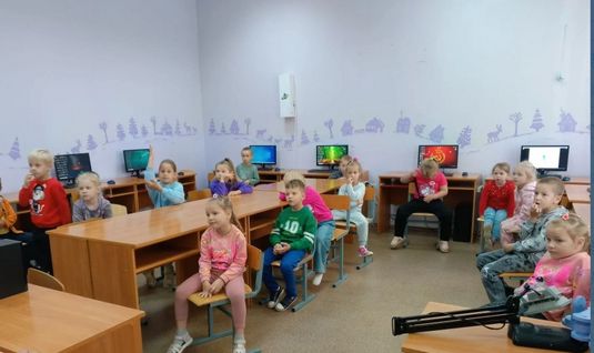 дети слушают