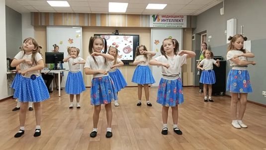 выступление Мастериц первого года обучения